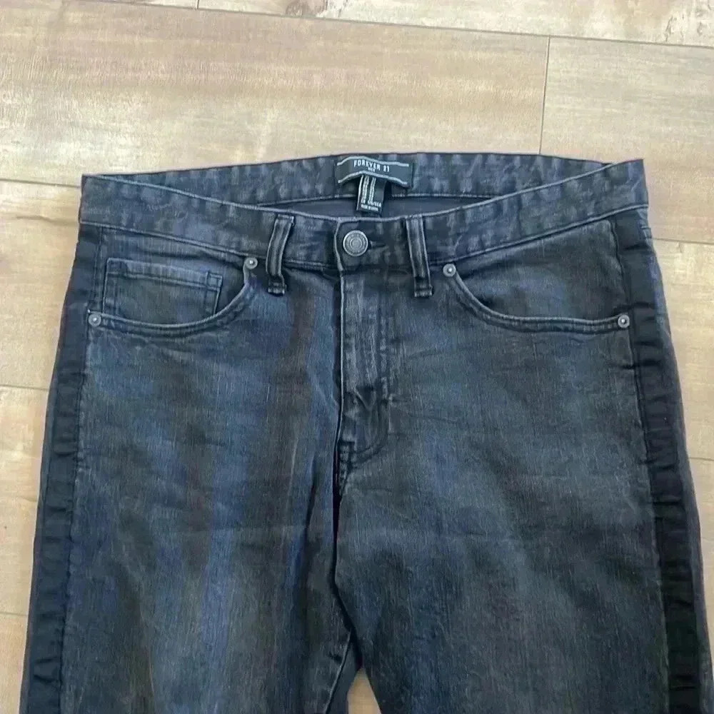 4/$25 Forever 21 Men’s Black Stripe Ankle Zip Jeans Sz 33 - Picture 2 of 7